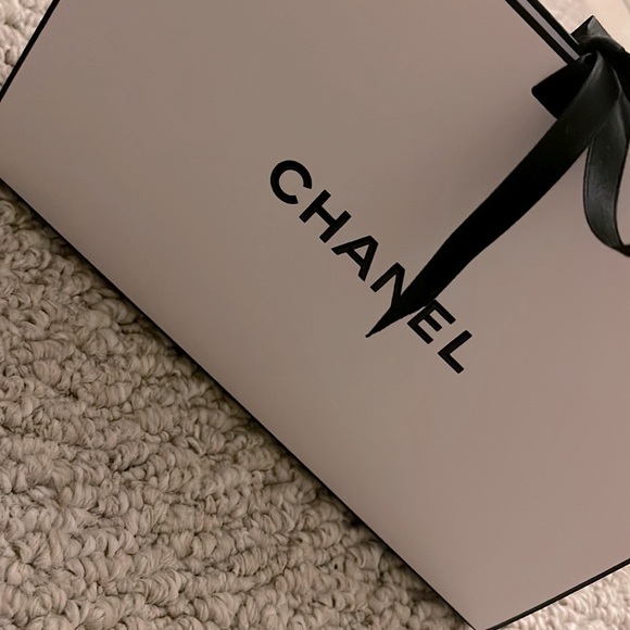 CHANEL Box - Picture 4 of 8
